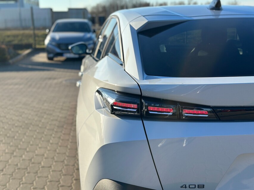 Peugeot 408